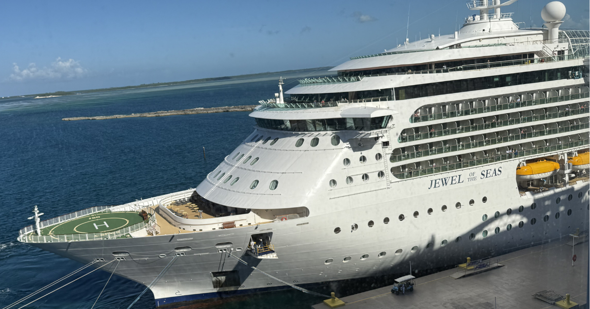 Royal Caribbeans Jewel of the Seas docked